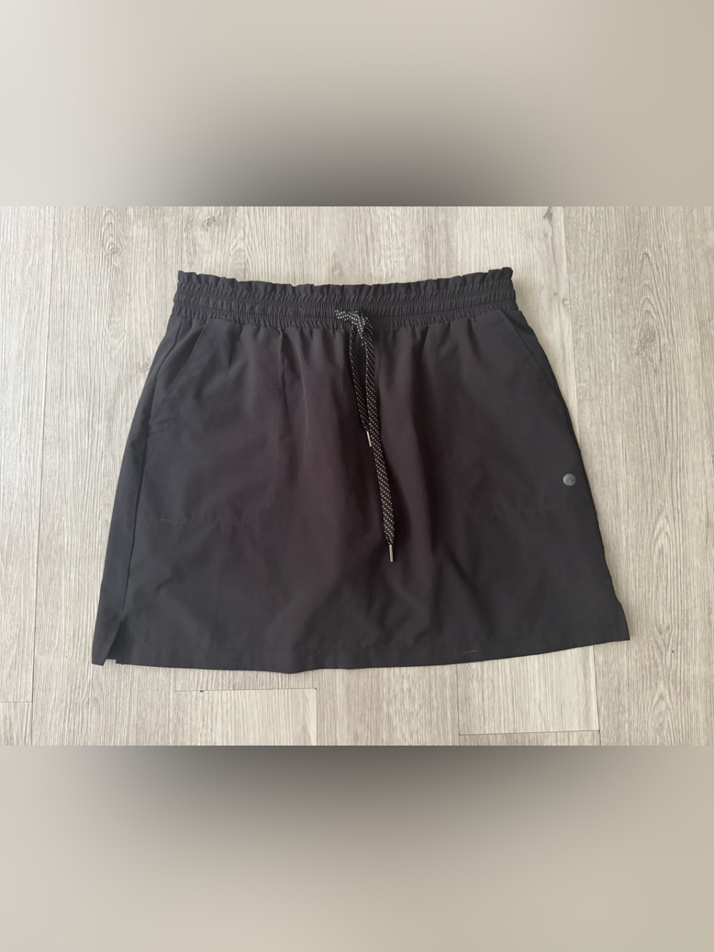 Apana Women’s Black Athletic Skirt Skort Size Medium With Pockets.